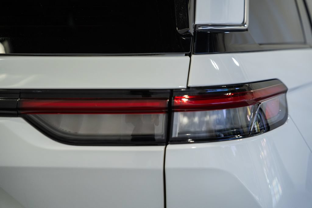 Certified 2023 Jeep Grand Cherokee Limited AWD/4WD image 6
