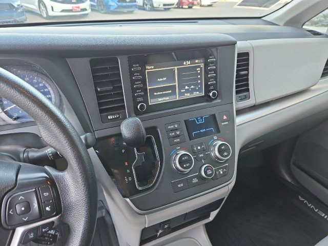 Used 2020 Toyota Sienna L image 16