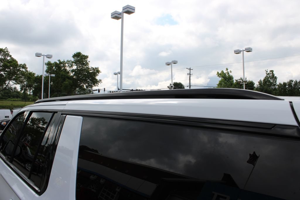 Used 2022 Chevrolet Suburban RST w/ Luxury Package AWD/4WD image 33