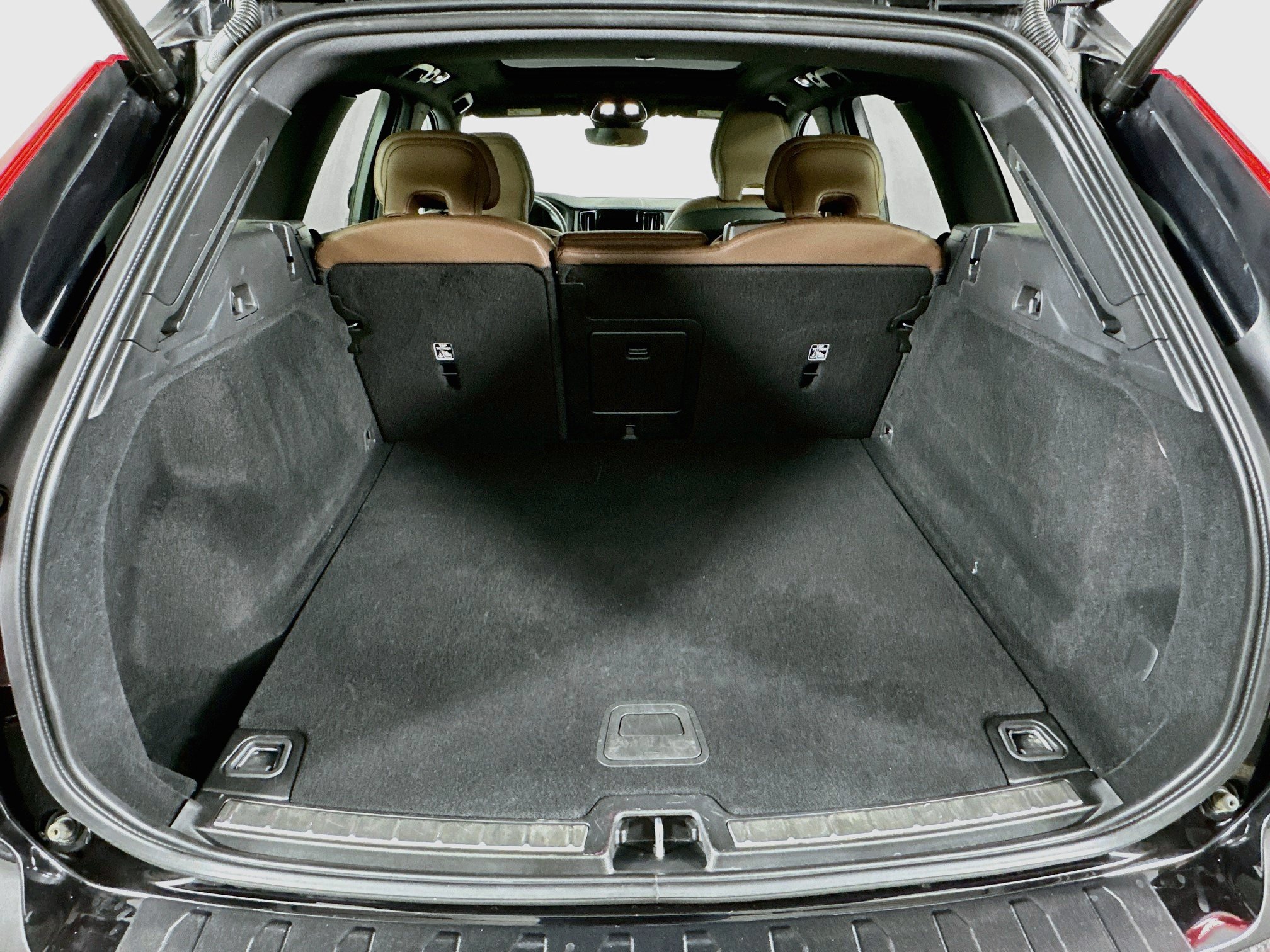 Used 2023 Volvo XC60 B5 Plus FWD image 29