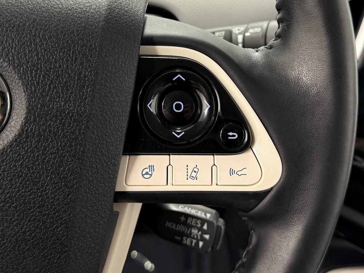 Used 2019 Toyota Prius Prime Advanced w/ Carpet Mat Package FWD image 18