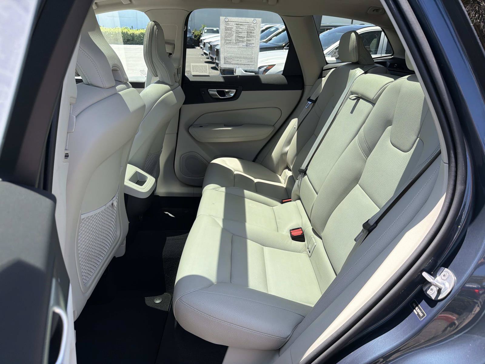 Certified 2024 Volvo XC60 B5 Plus AWD/4WD image 21