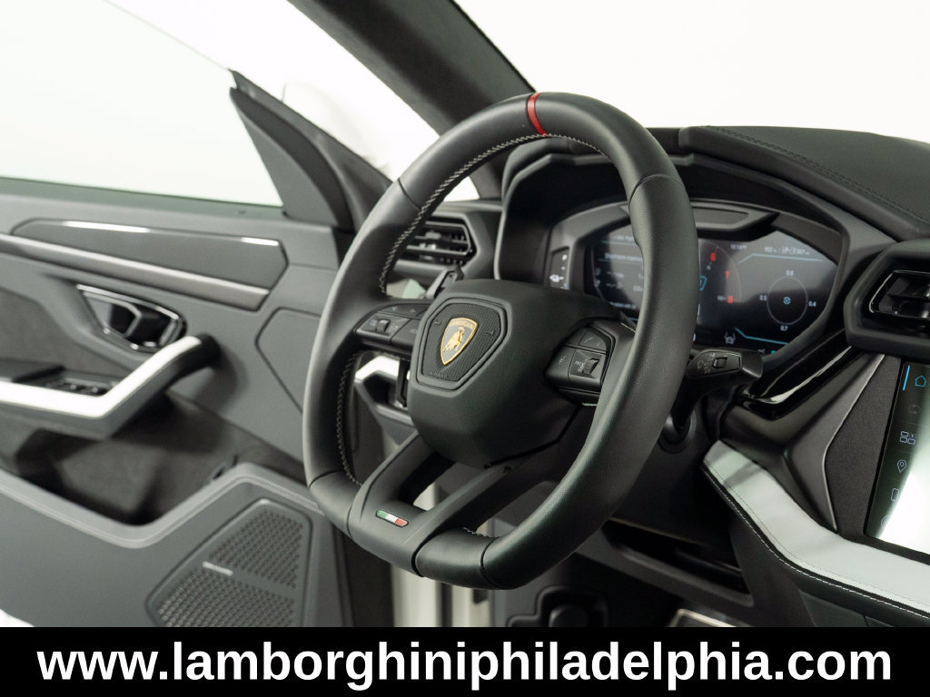 Used 2025 Lamborghini Urus SE AWD/4WD image 32