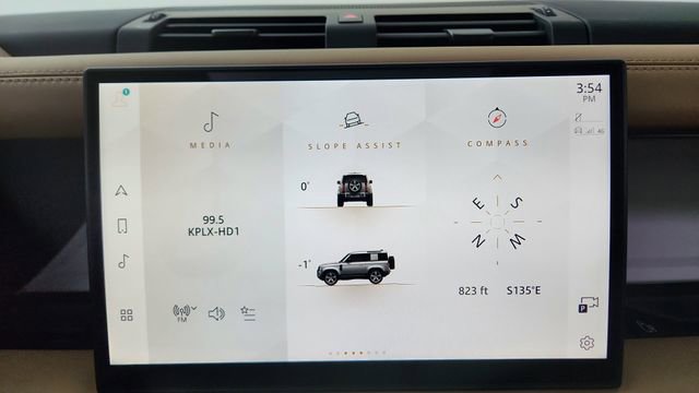 Used 2025 Land Rover Defender 90 X-Dynamic SE image 42