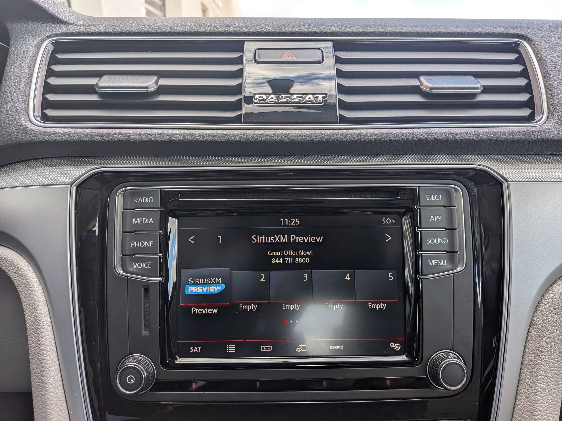 Used 2019 Volkswagen Passat 2.0T Wolfsburg w/ Wheels & Sunroof Package image 17