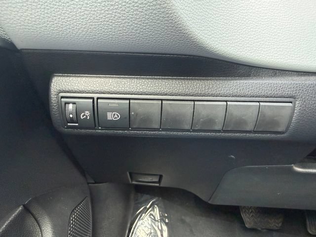 Used 2025 Toyota Corolla SE w/ Convenience Package FWD image 10