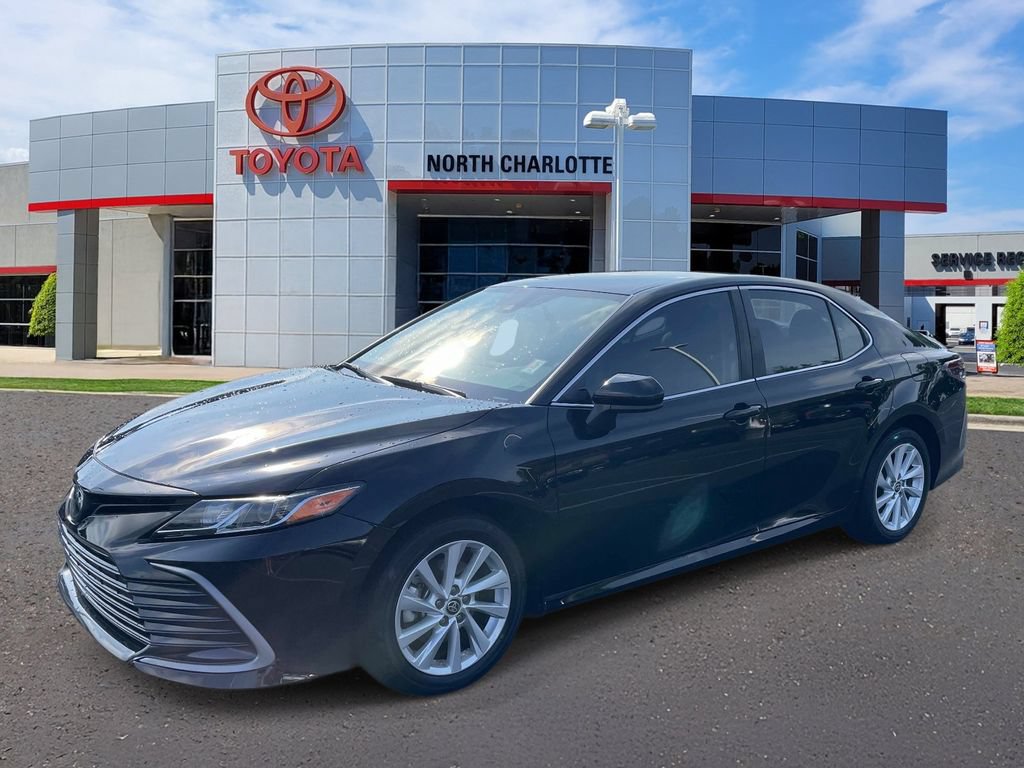 Used 2023 Toyota Camry LE FWD image 5