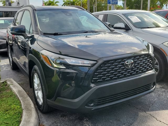 Used 2022 Toyota Corolla Cross LE w/ Moonroof Package FWD image 2