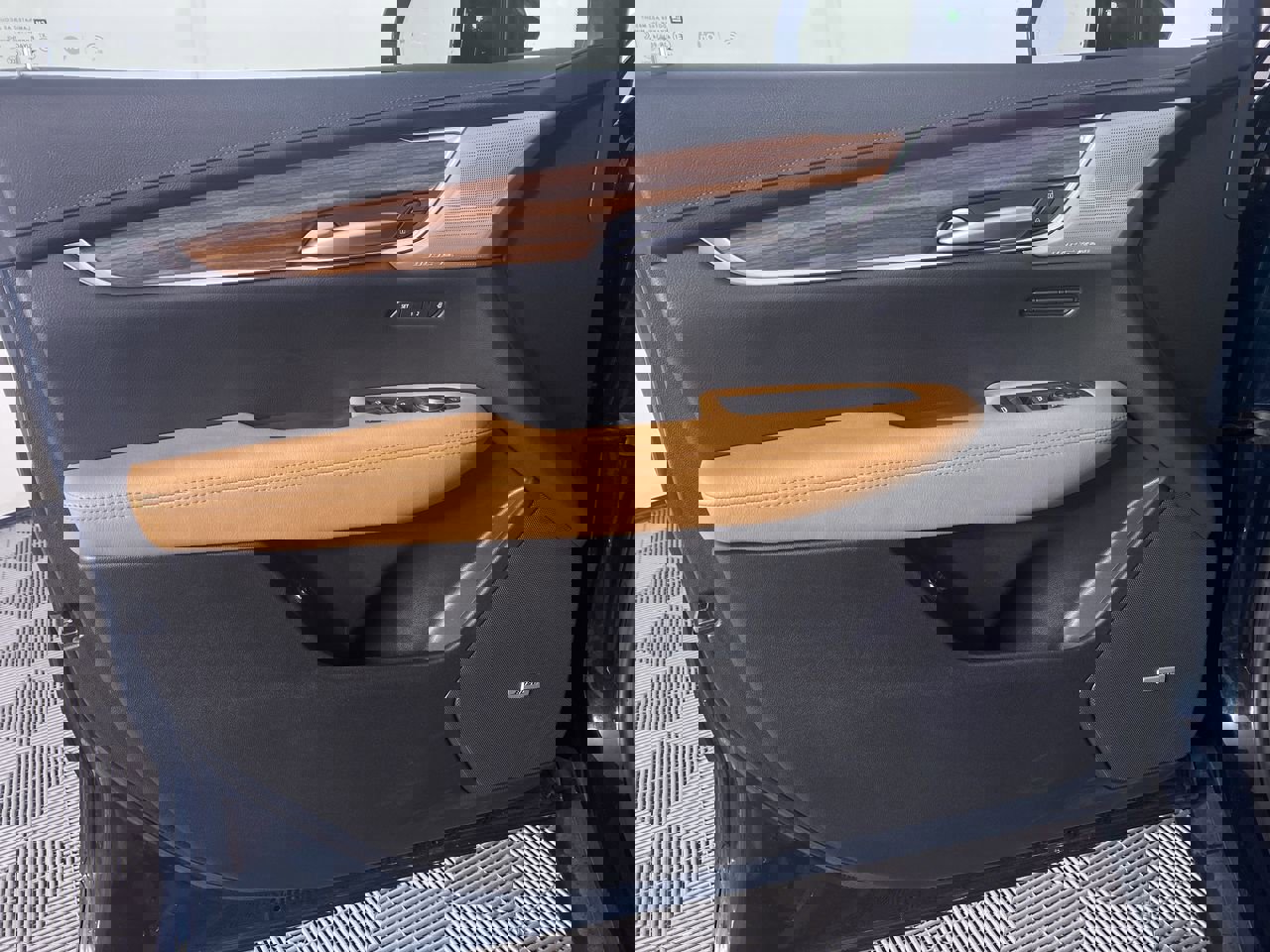 Certified 2025 Cadillac XT5 Premium Luxury image 13