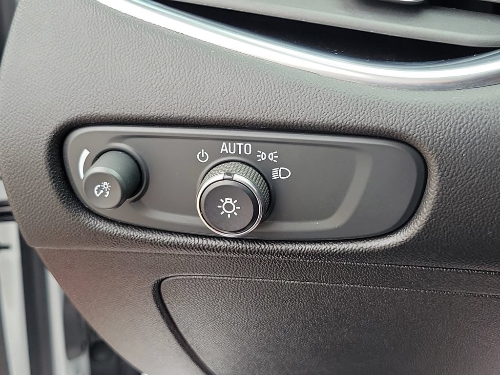 Used 2020 Chevrolet Malibu LT FWD image 11