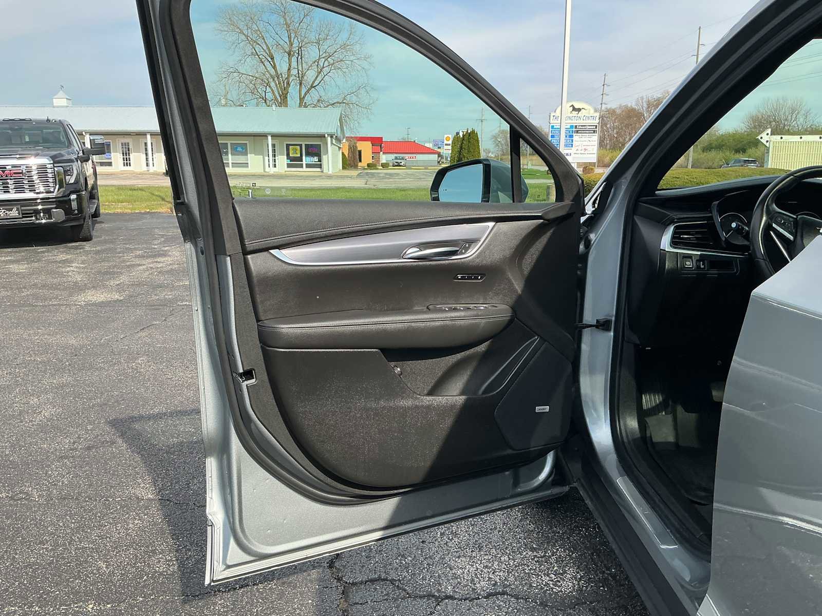 Used 2024 Cadillac XT6 Luxury w/ LPO, Floor Liner Package image 20