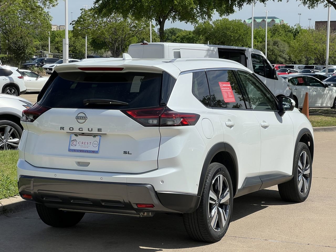 Certified 2025 Nissan Rogue SL FWD image 4