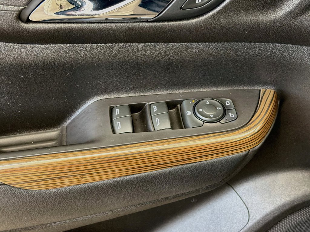 Used 2020 GMC Acadia SLE FWD image 18