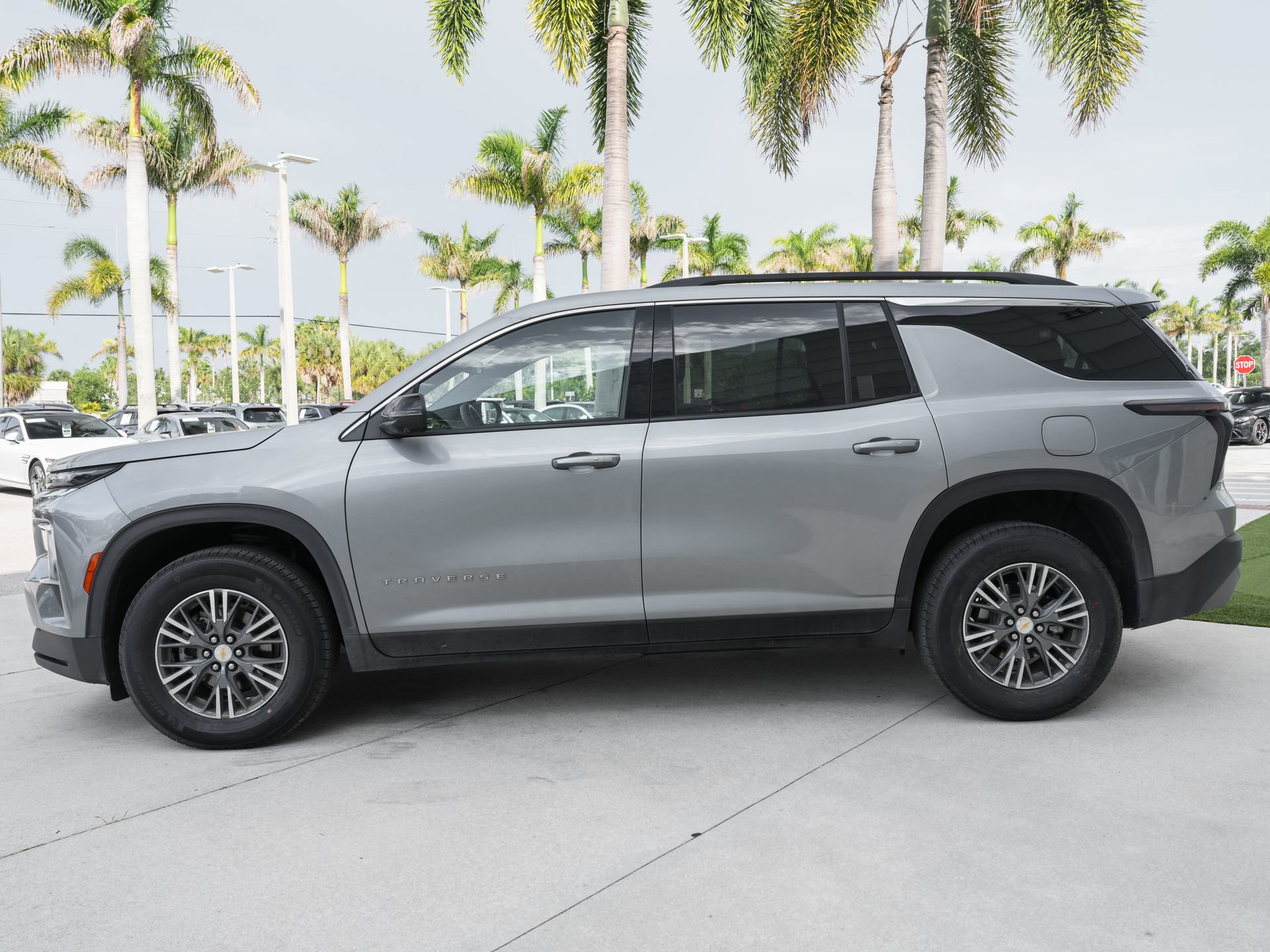Used 2024 Chevrolet Traverse LT FWD image 7