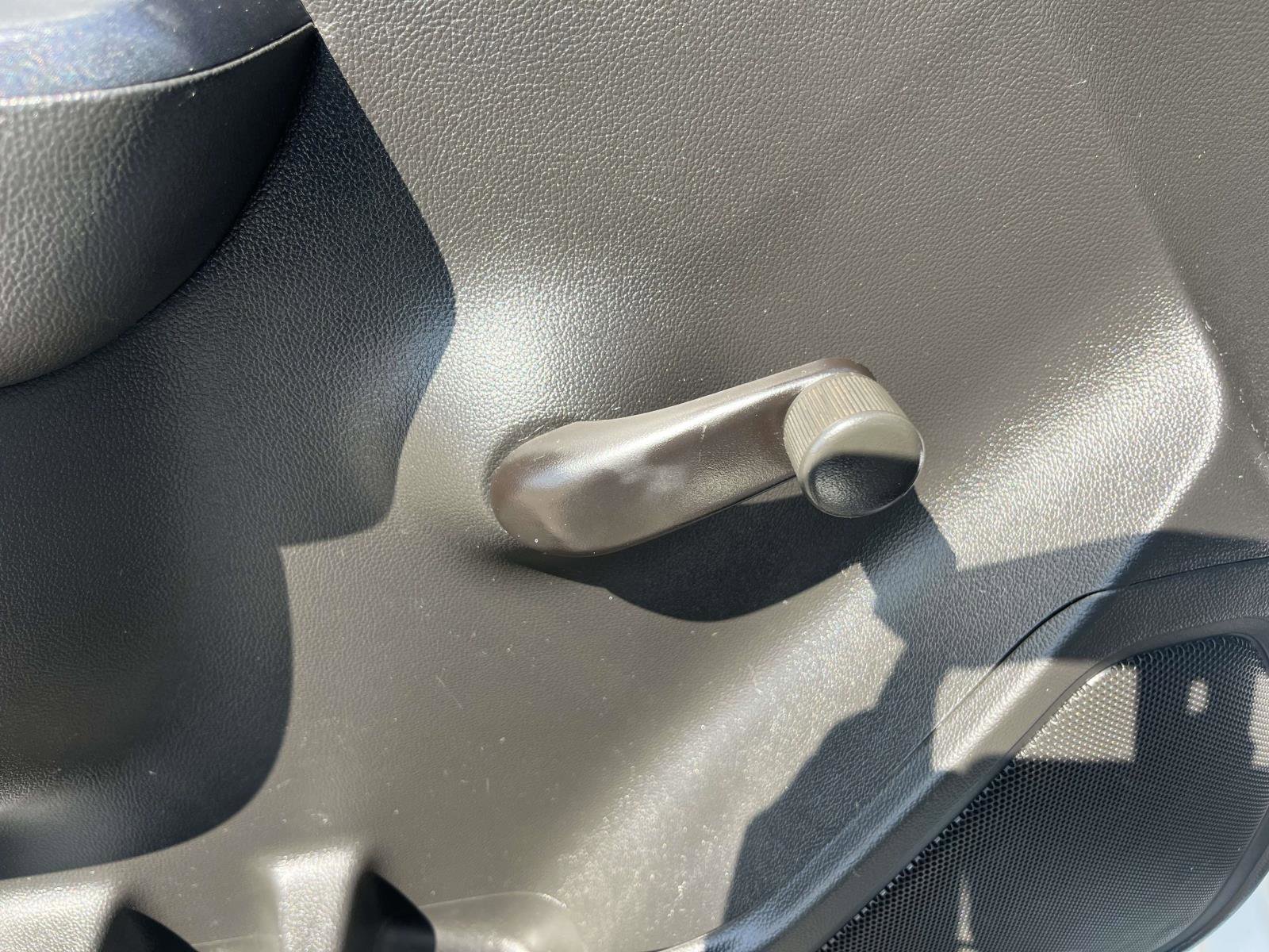 Used 2018 GMC Sierra 2500 2WD Regular Cab image 9