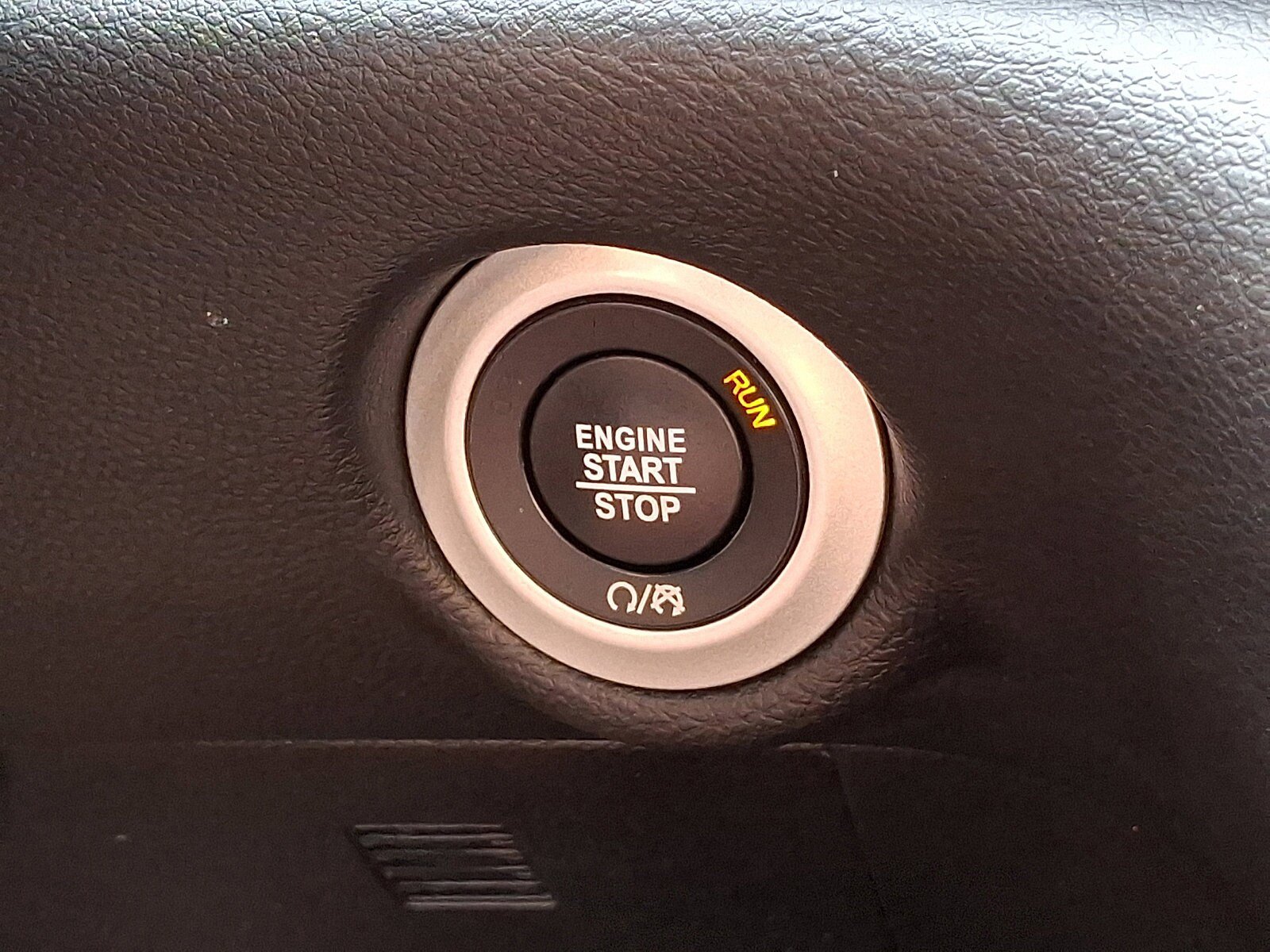 Used 2025 Chrysler Pacifica Select FWD image 24