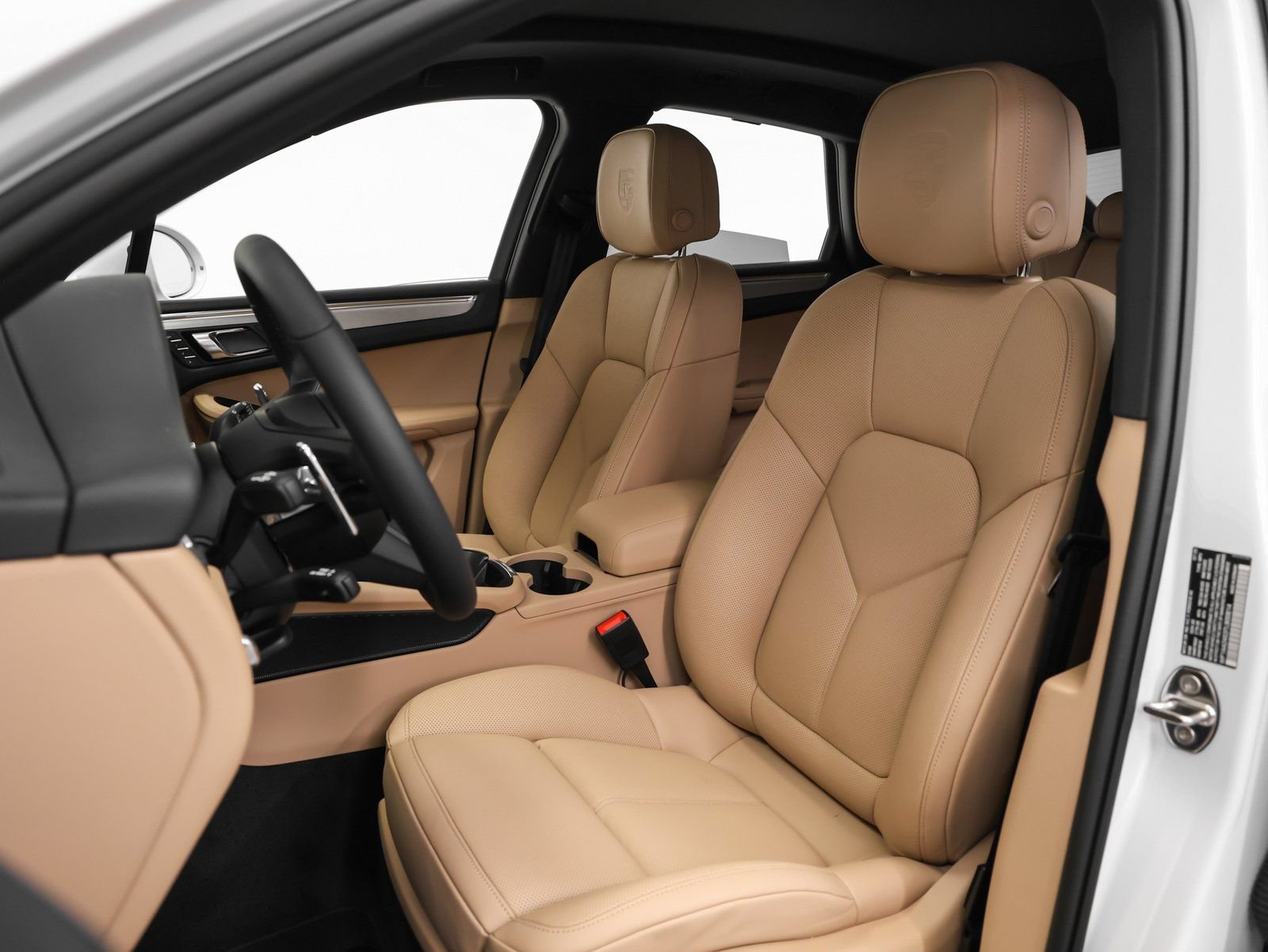 Certified 2026 Porsche Macan AWD/4WD image 37