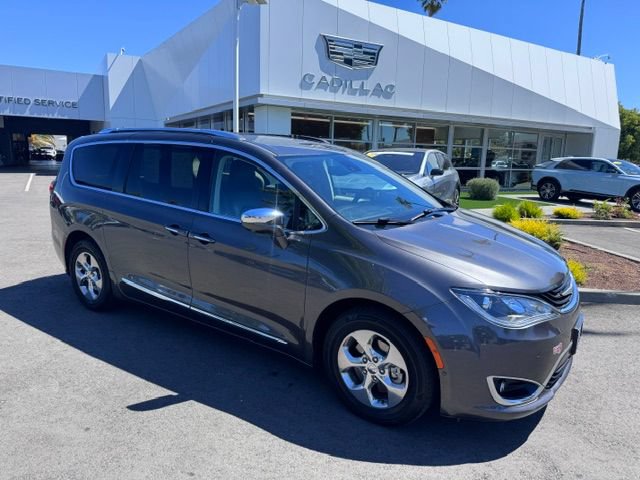 Used 2018 Chrysler Pacifica Limited w/ Advanced Safetytec Group FWD image 1