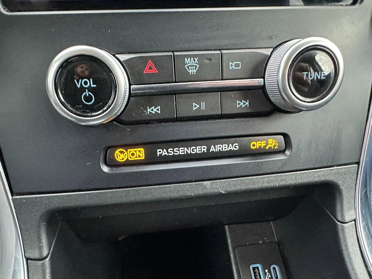 Used 2022 Ford Edge Titanium AWD/4WD image 18