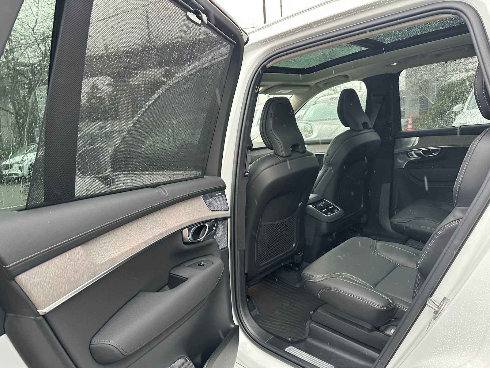 New 2026 Volvo XC90 B6 Ultra w/ Lounge Package image 16