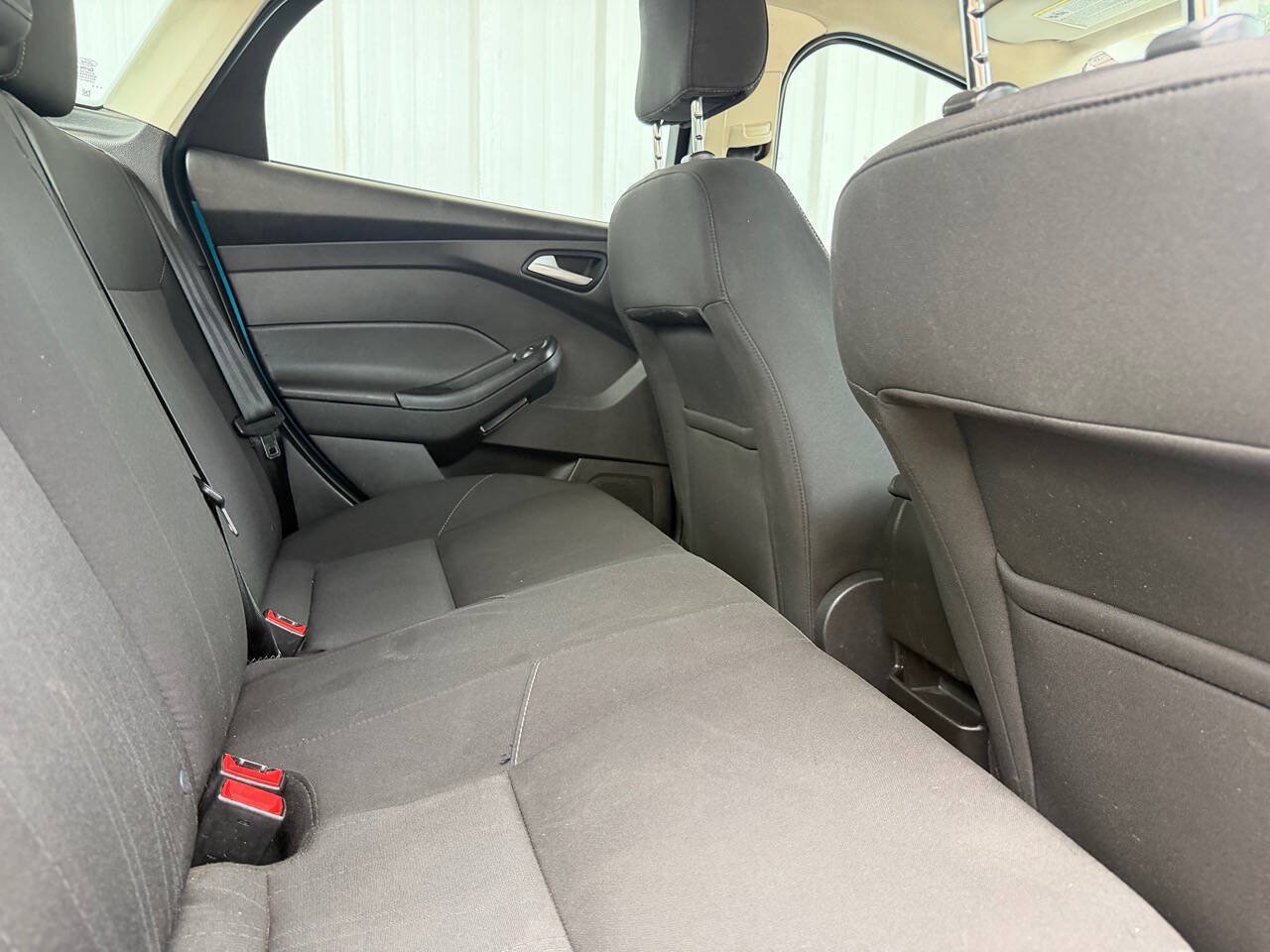 Used 2016 Ford Focus SE w/ Reverse Sensing Package FWD image 20