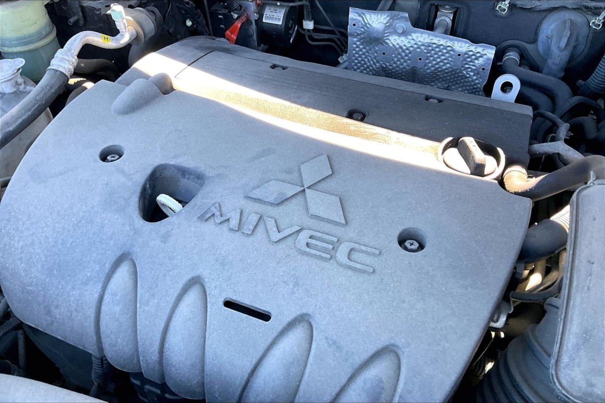 Used 2012 Mitsubishi Outlander SE FWD image 32