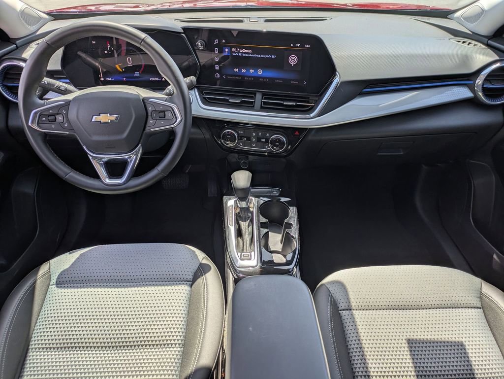Used 2025 Chevrolet Trax LT w/ LT Convenience Package FWD image 25