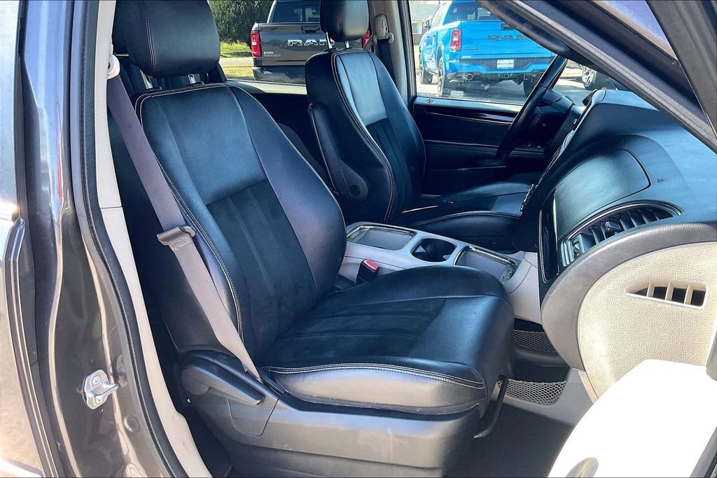 Used 2017 Dodge Grand Caravan SXT image 7