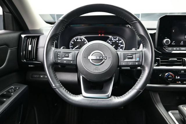 Used 2025 Nissan Pathfinder SV FWD image 29