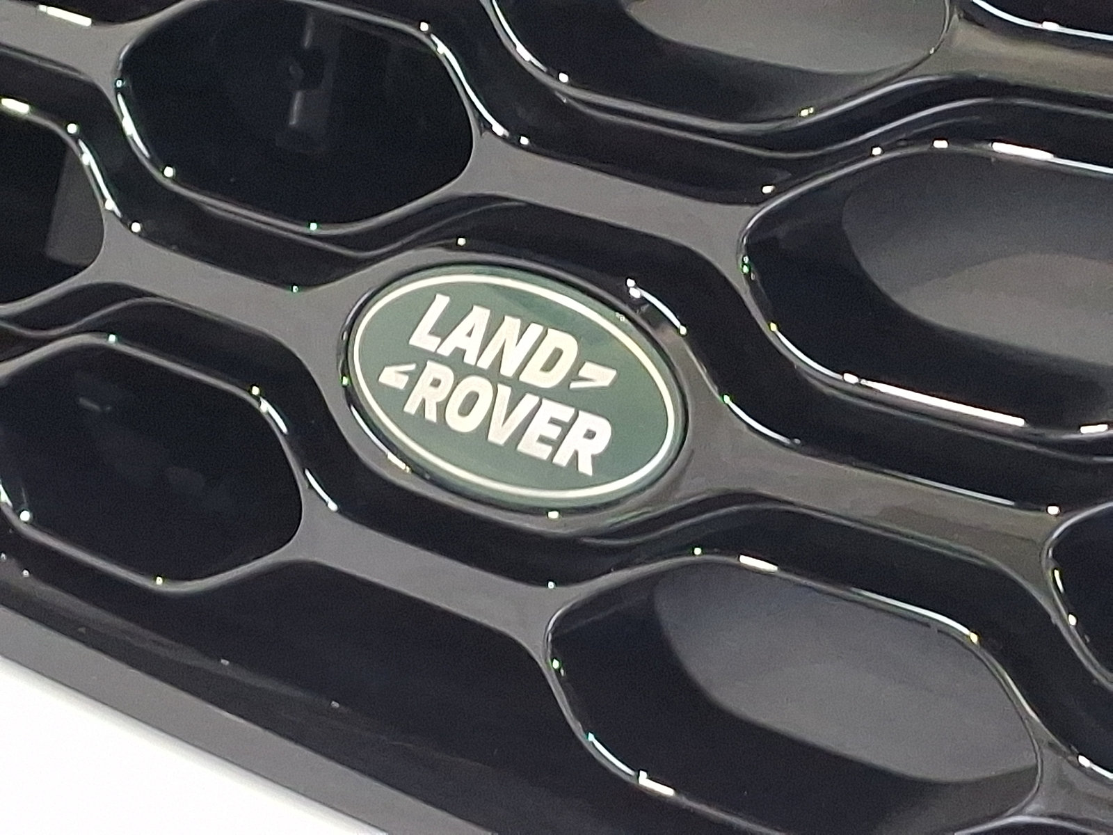 Certified 2025 Land Rover Discovery Dynamic SE AWD/4WD image 32