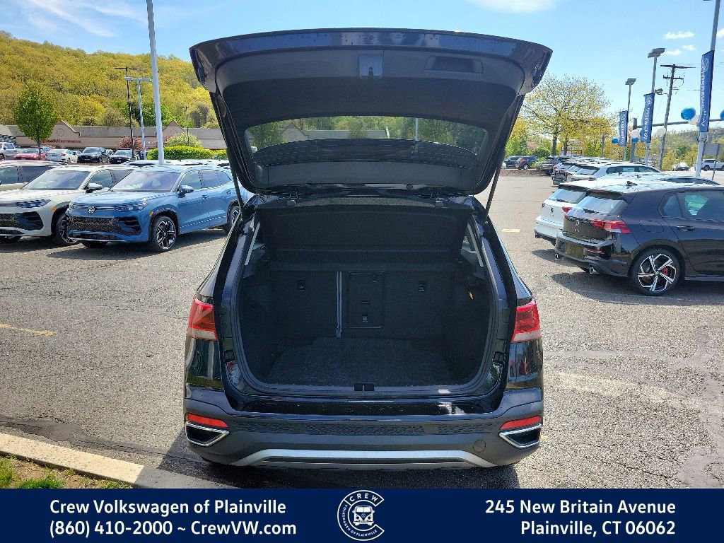 Certified 2022 Volkswagen Taos SE FWD image 53