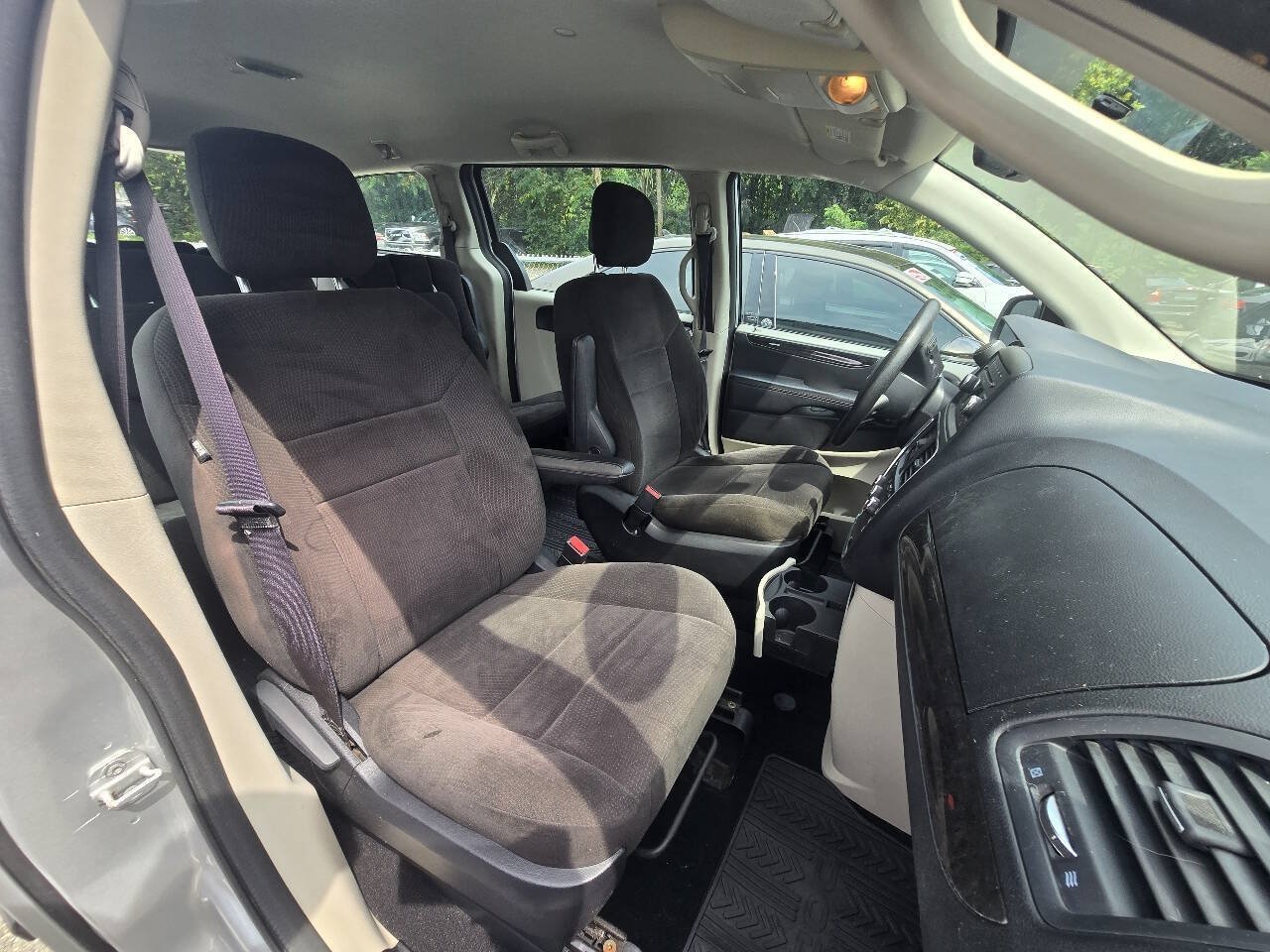 Used 2012 Dodge Grand Caravan American Value Package FWD image 13