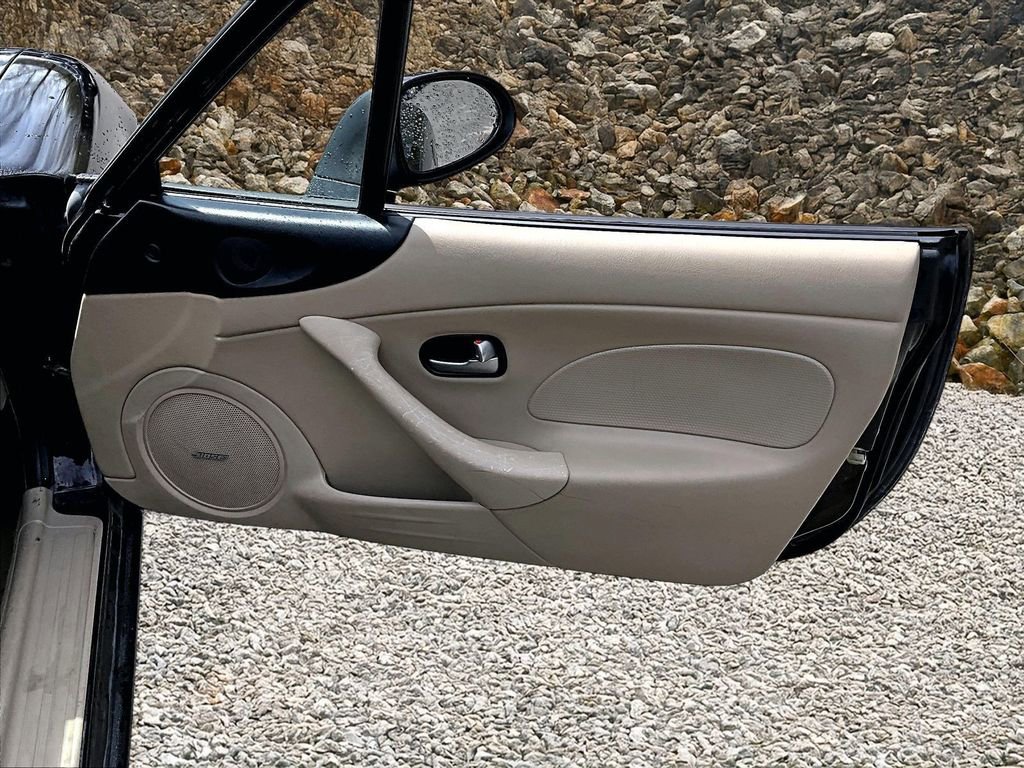 Used 2005 MAZDA MX-5 Miata LS RWD image 20