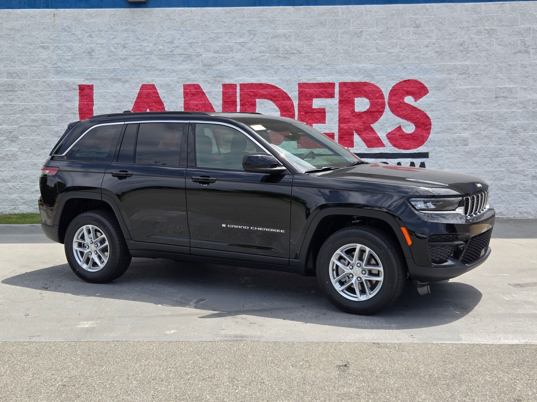 New 2026 Jeep Grand Cherokee Laredo RWD video 1