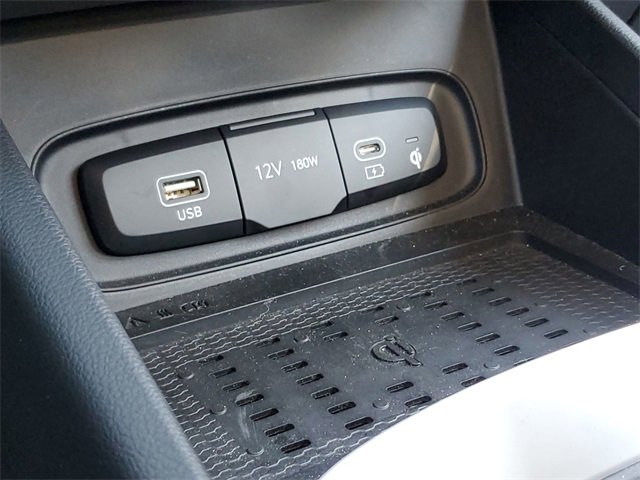 Used 2023 Hyundai Venue Limited w/ Cargo Package image 33