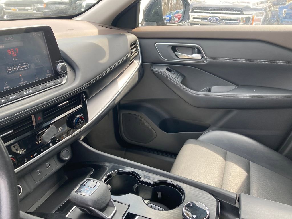 Used 2021 Nissan Rogue SV w/ Premium Package AWD/4WD image 16