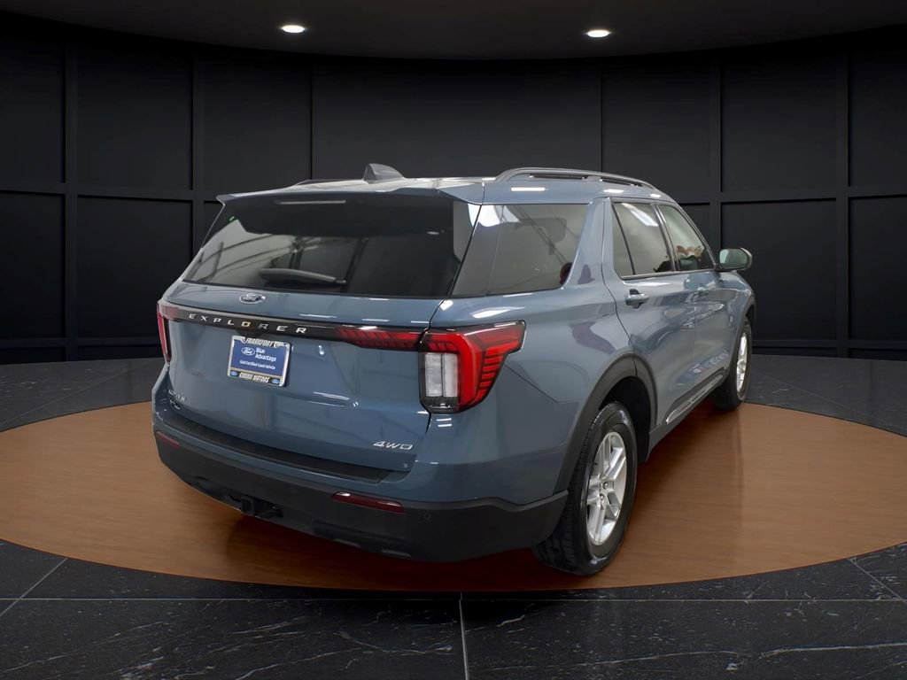 Used 2025 Ford Explorer Active AWD/4WD image 6