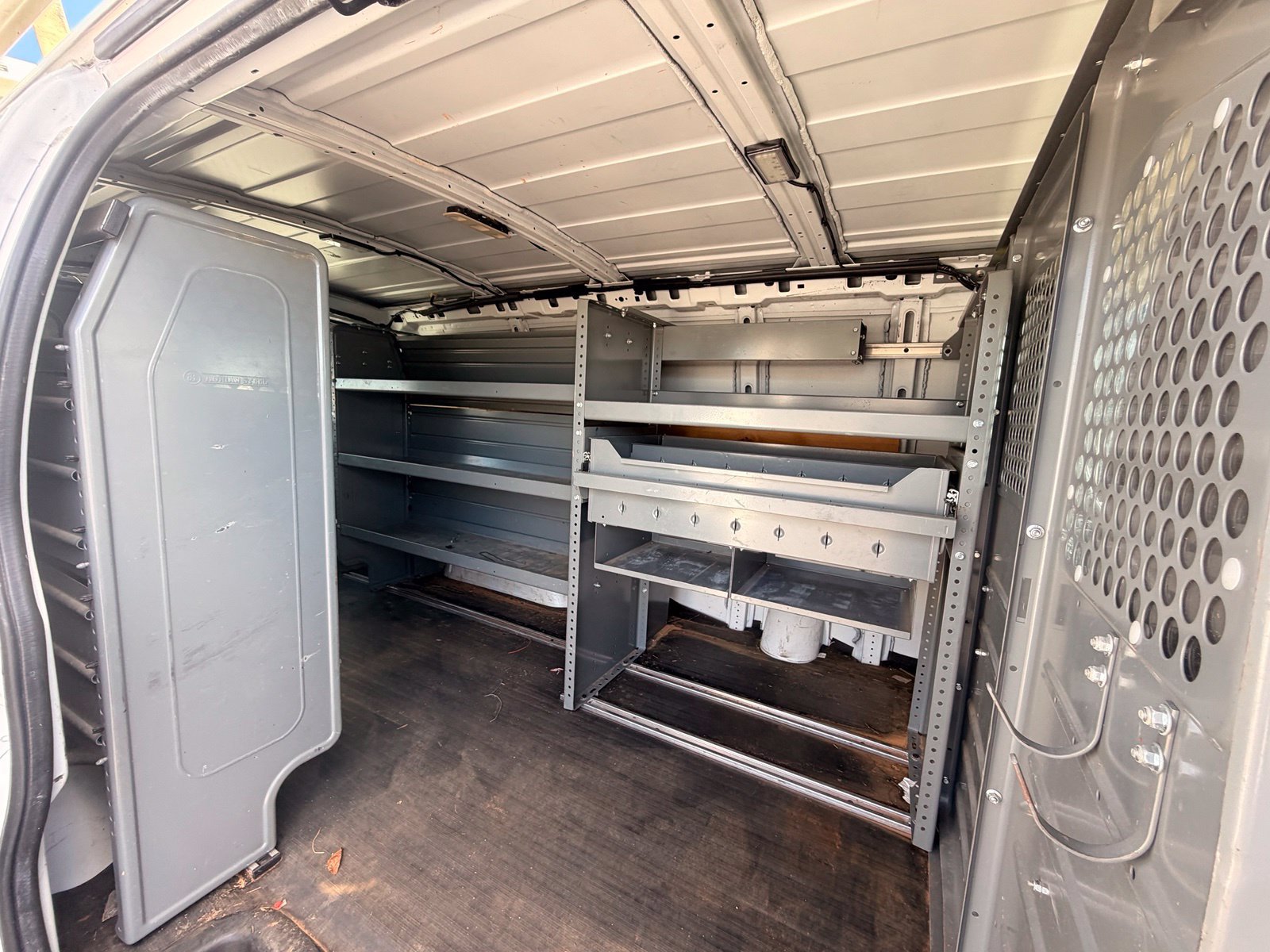 Used 2016 Chevrolet Express 2500 RWD image 24