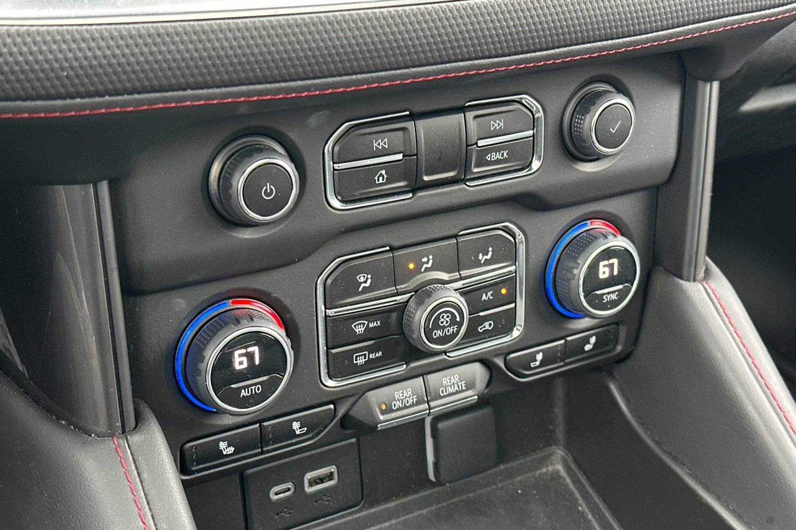 Used 2023 Chevrolet Suburban RST w/ Luxury Package image 32