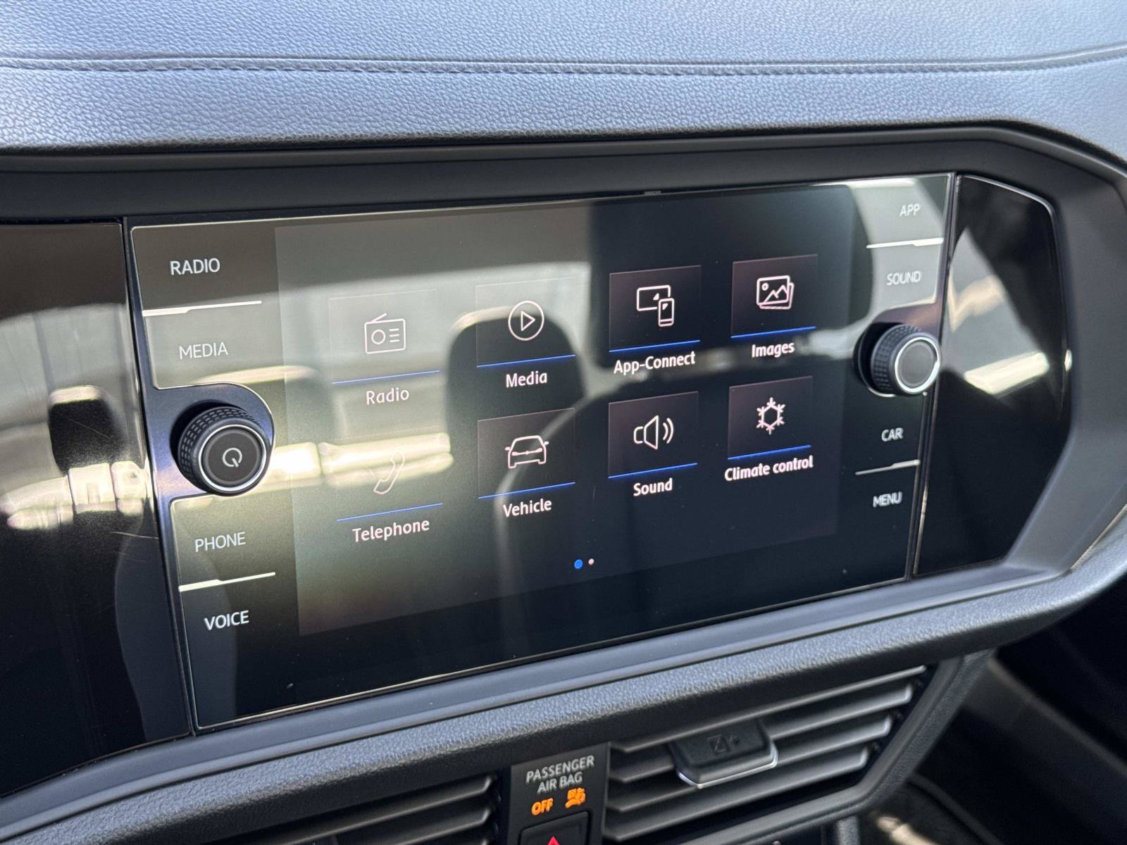 Used 2019 Volkswagen Jetta SEL w/ Cold Weather Package FWD image 13