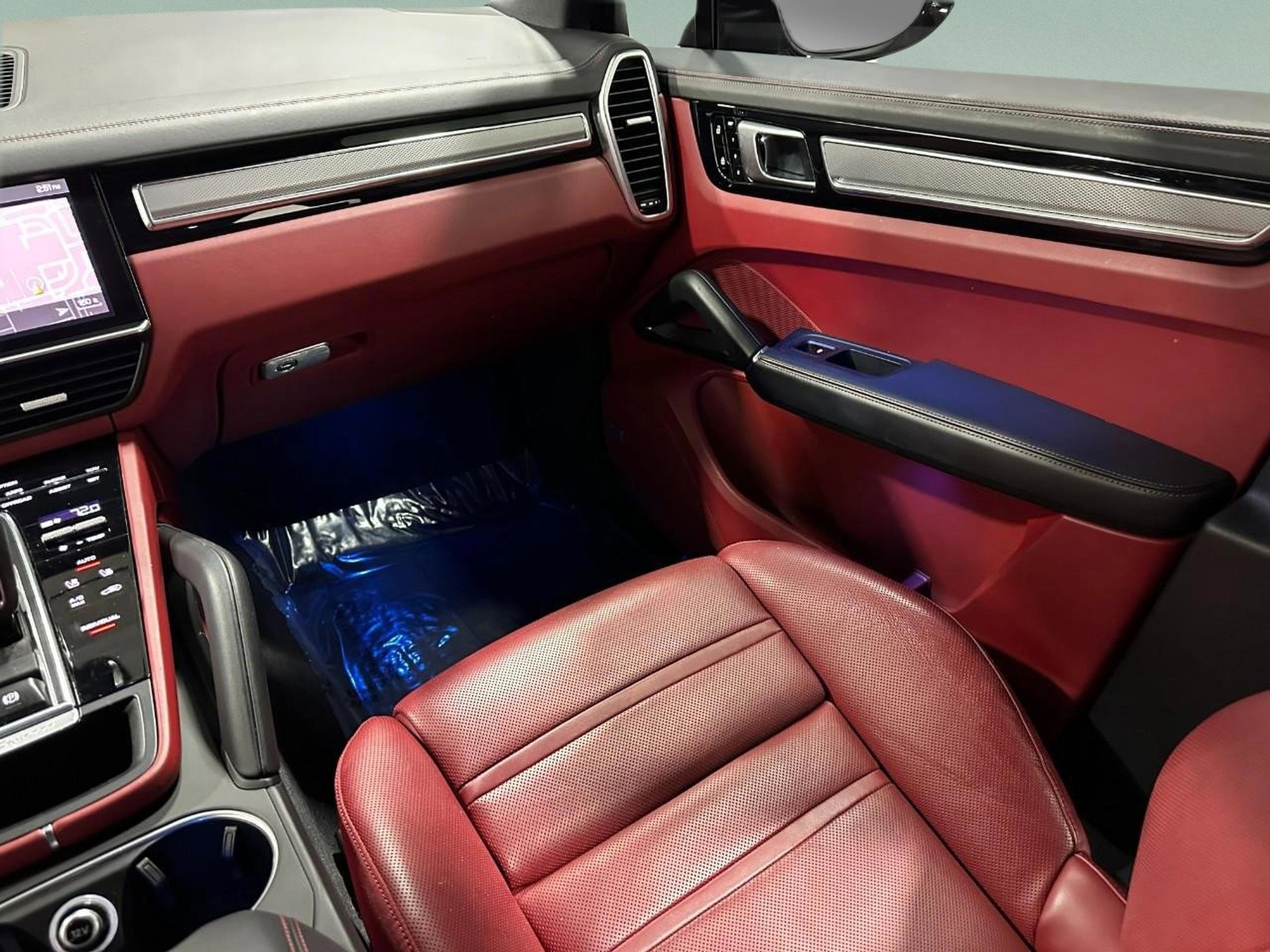 Used 2021 Porsche Cayenne S image 17