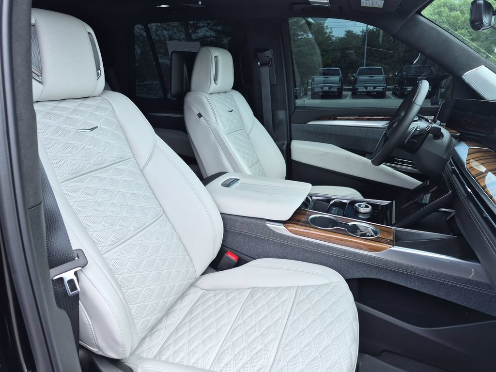 Certified 2026 Cadillac Escalade Platinum Sport w/ LPO, Floor Liner Package AWD/4WD image 45