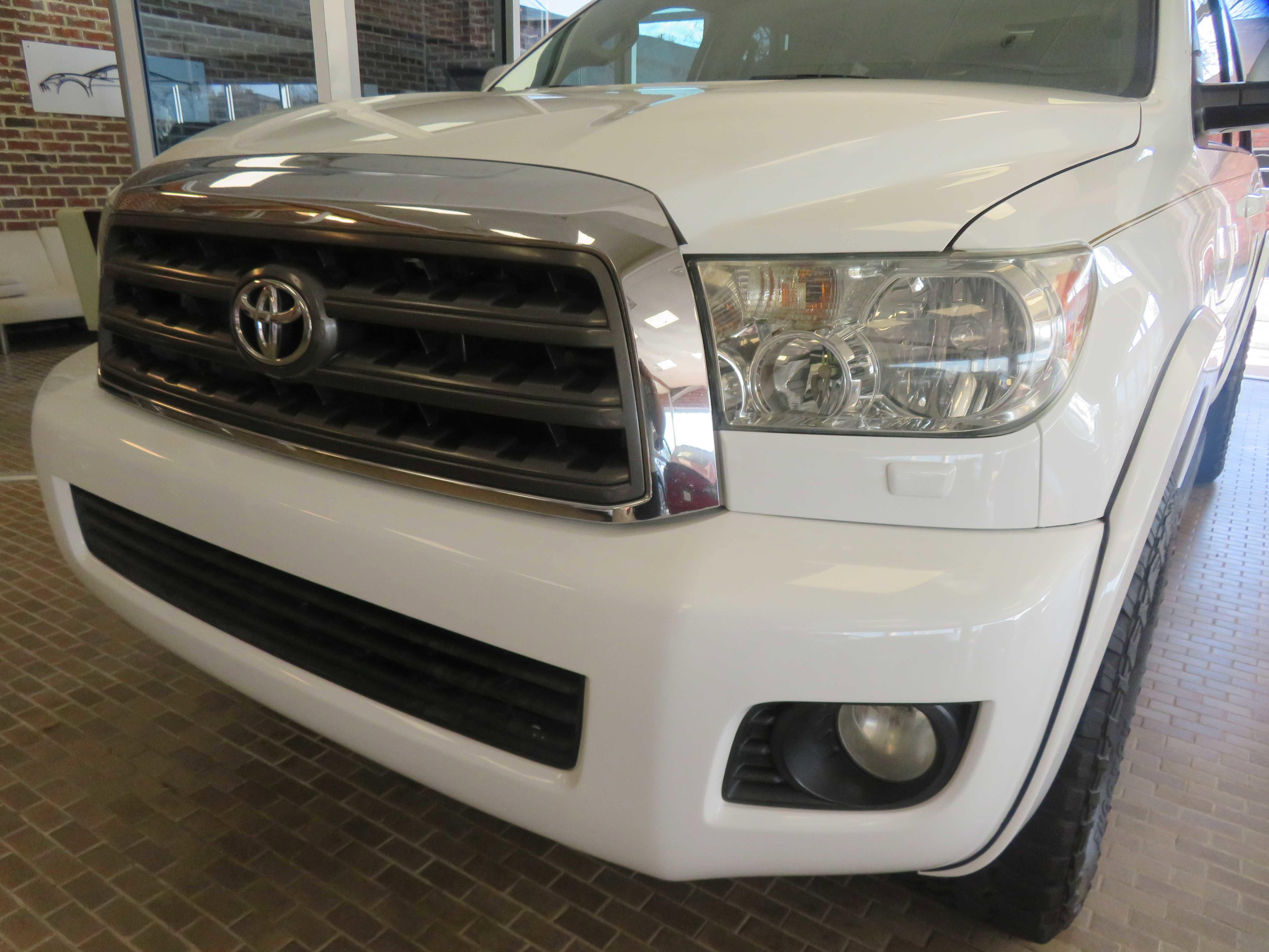 Used 2015 Toyota Sequoia SR5 w/ Premium Package image 62