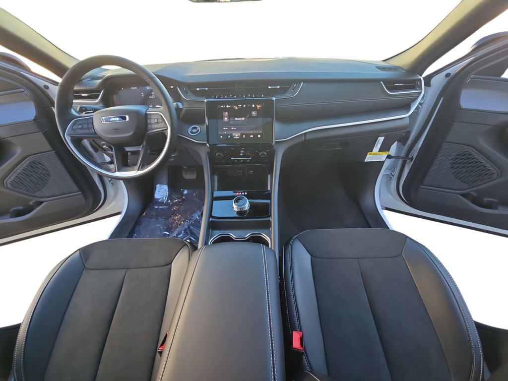 New 2025 Jeep Grand Cherokee 4WD image 9