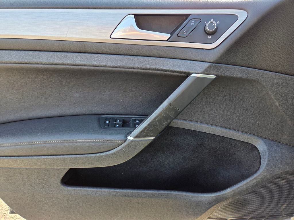 Used 2015 Volkswagen Golf S FWD image 22