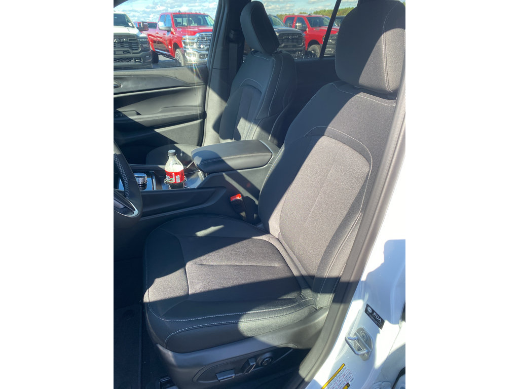 New 2027 Jeep Grand Cherokee Laredo X AWD/4WD image 19