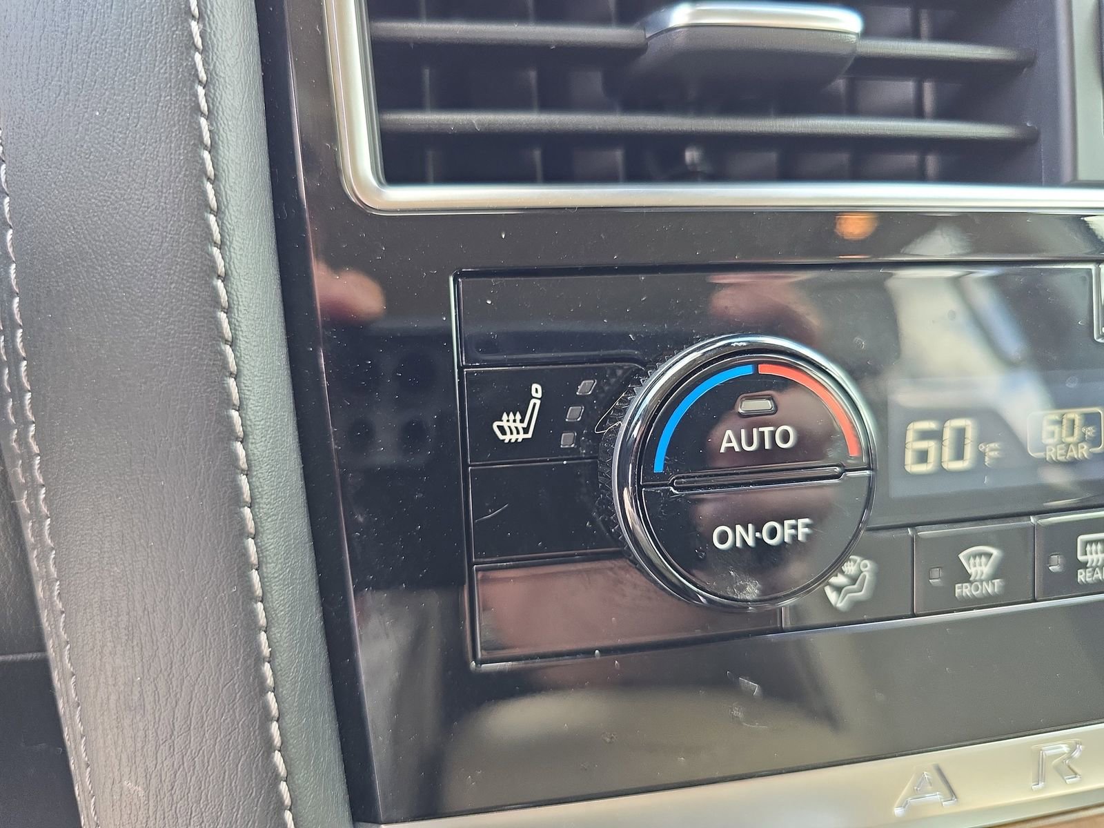 Used 2023 Nissan Armada SL w/ Captain's Chairs Package image 20