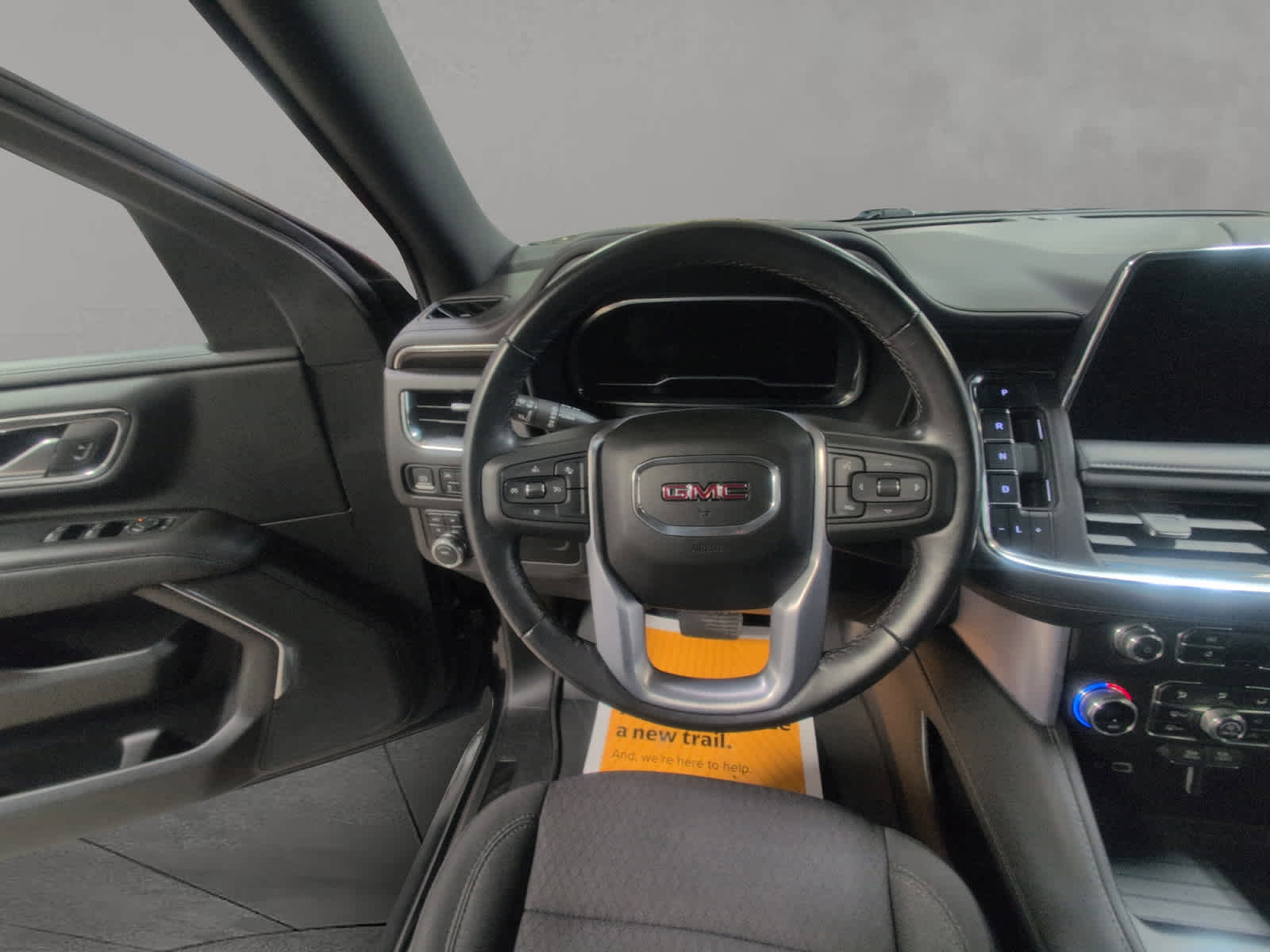 Used 2023 GMC Yukon SLE image 12