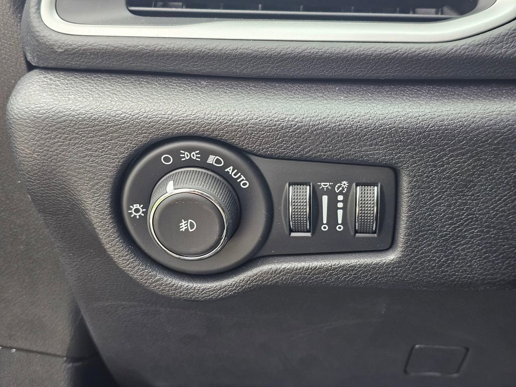 Used 2020 Chrysler Pacifica Touring-L Plus w/ Advanced Safetytec Group image 26