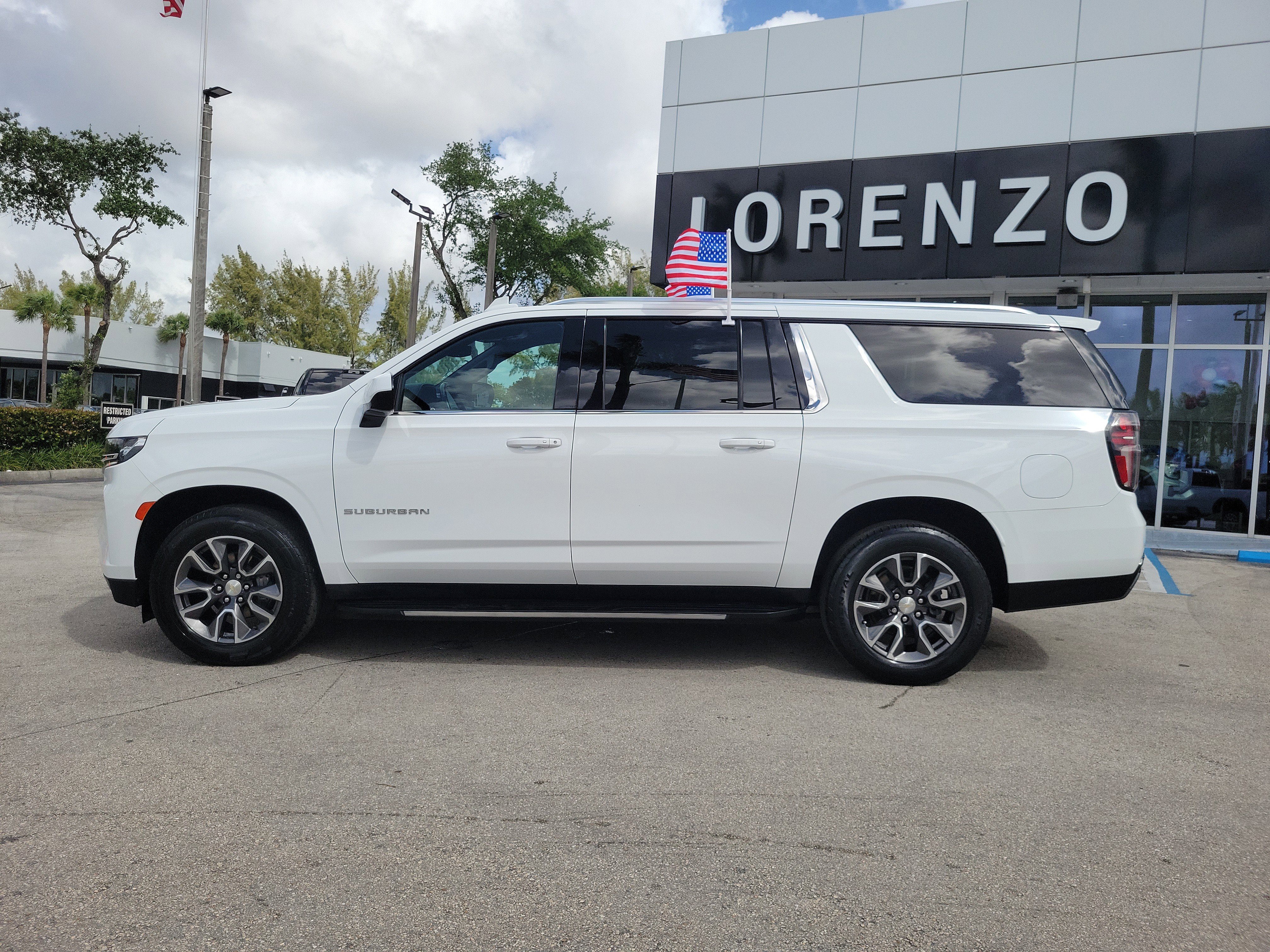 Used 2021 Chevrolet Suburban LT image 7